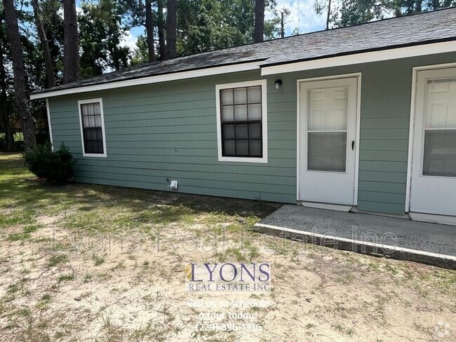 Building Photo - 903 Greenwood Dr Unit B Rental