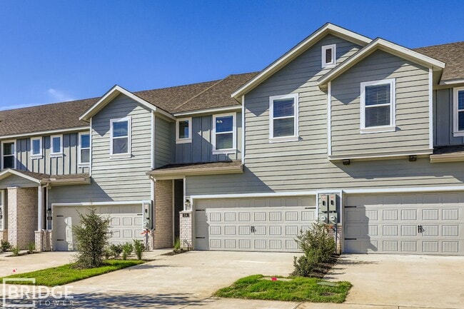 Building Photo - 216 Marcus St