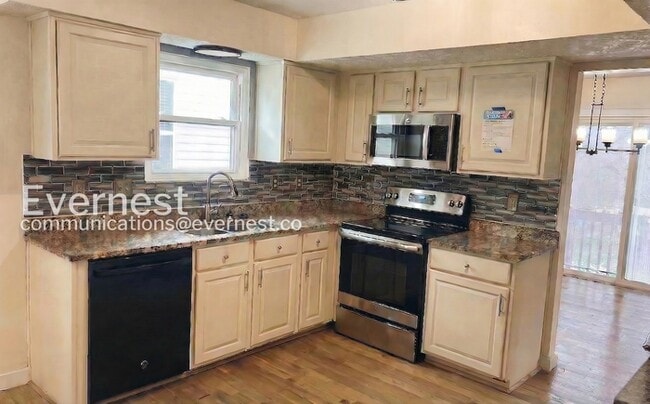 Photo - 4 Bed/2.5 Bath Home with Garage / Pet-Friendly / Vouchers Accepted / Available Now!