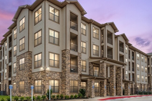 Building Photo - Waterside Village Rental
