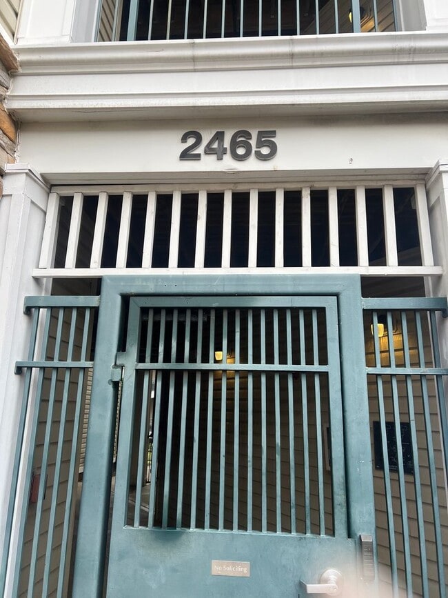 Building Photo - Crystal City 1 bedroom 1 bath condo