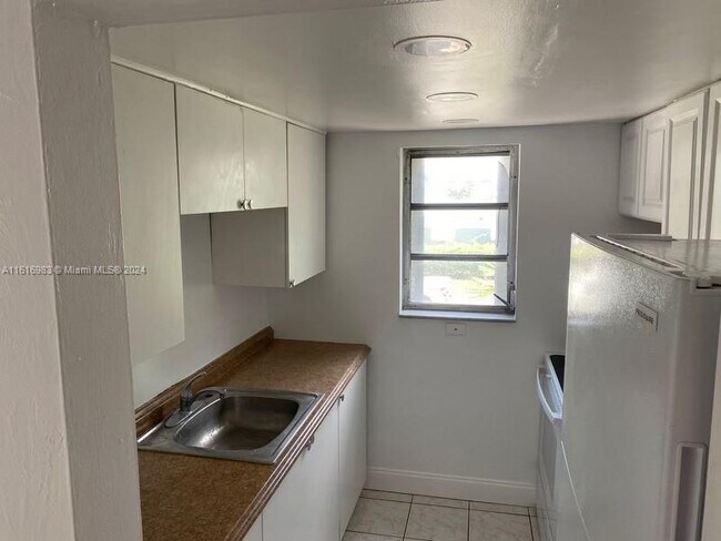 Building Photo - 1701 Washington St Unit 201 Rental