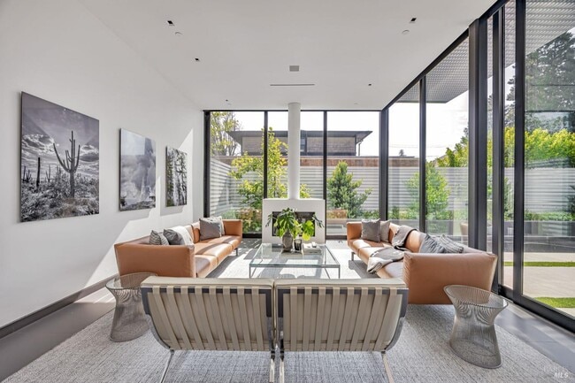 Photo - 212 Tucker St