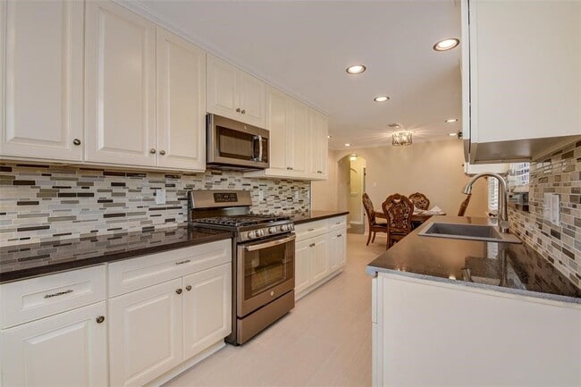 Building Photo - 11038 Waxwing St