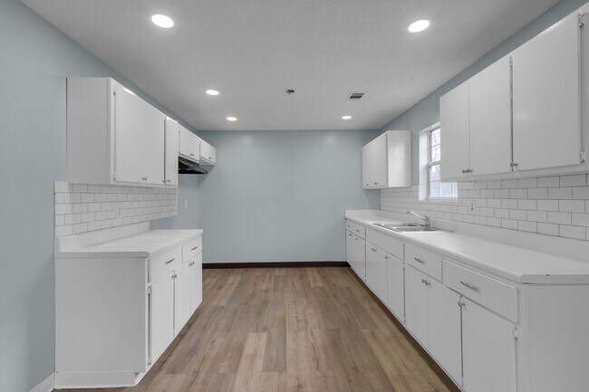 3135 Mimosa Ave