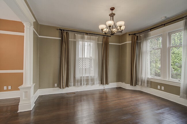 Photo - Great Queen Anne house located on the top of the hill 3bd 1.5 bath