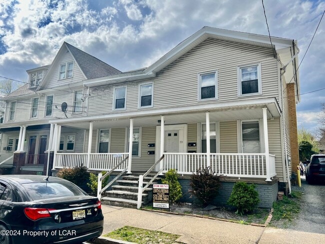 Building Photo - 361 S River St Unit 1 Rental