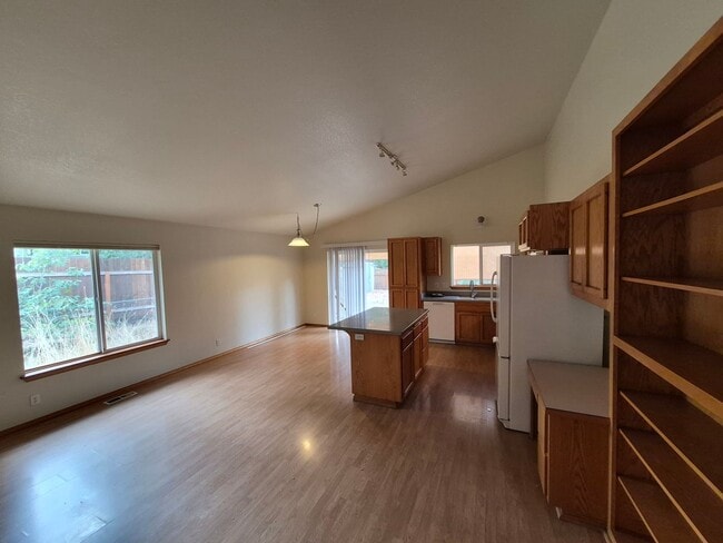 Photo - 3BR/2BA NE Bend Home