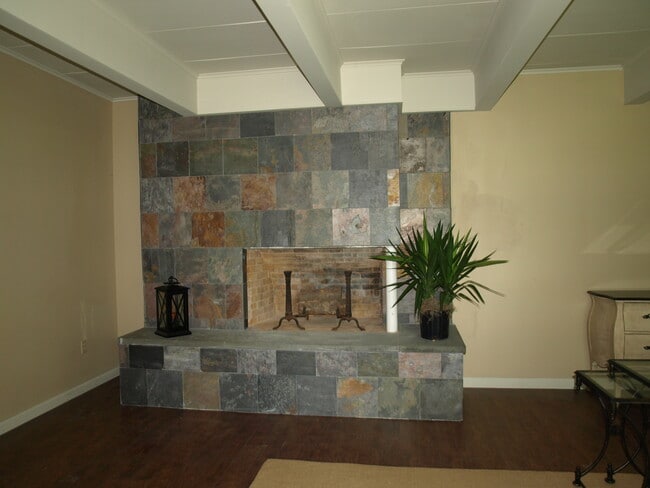 Living Room - 9049 River Rd Unit 1w