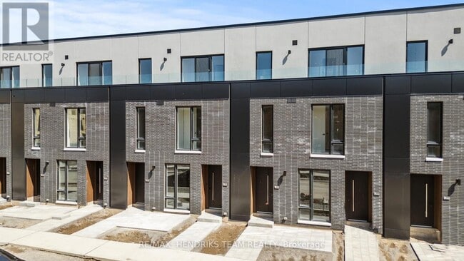 Photo - 160 Everett Cmn