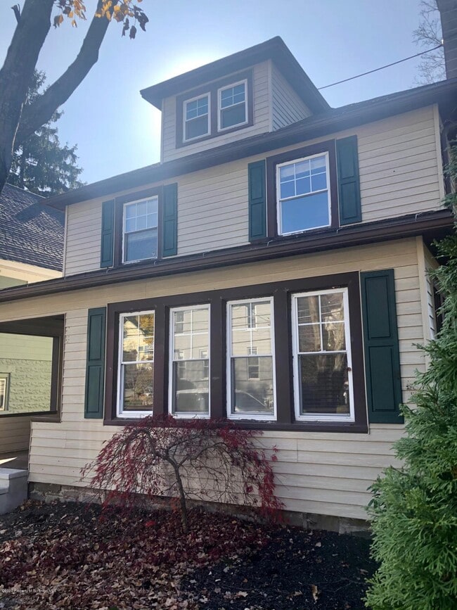 Photo - 504 School St