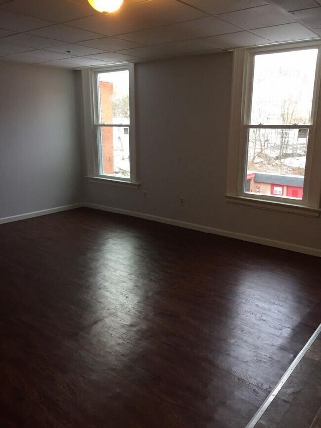 398 Main Street 32 House House Rental in Winsted, CT