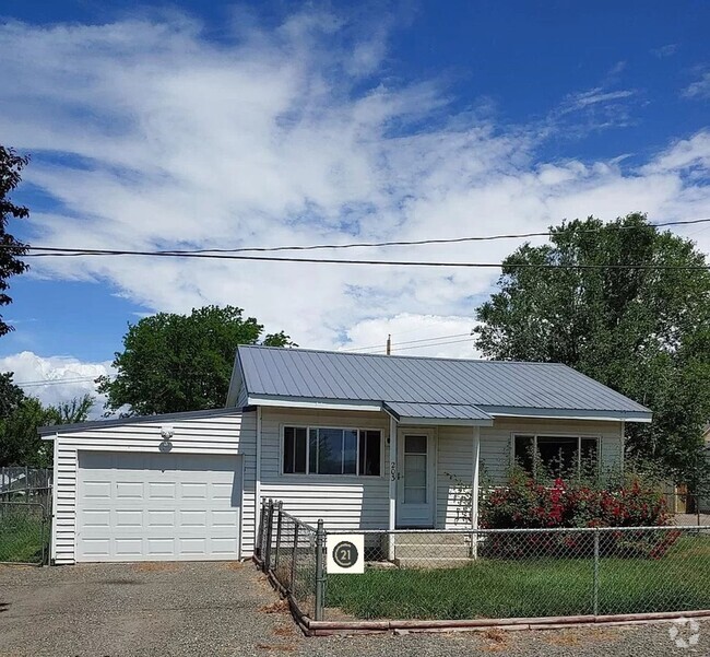 Building Photo - Kittitas charmer! Rental