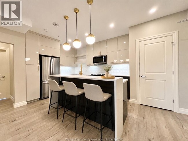 Photo - 531 Pelissier St Unit 203
