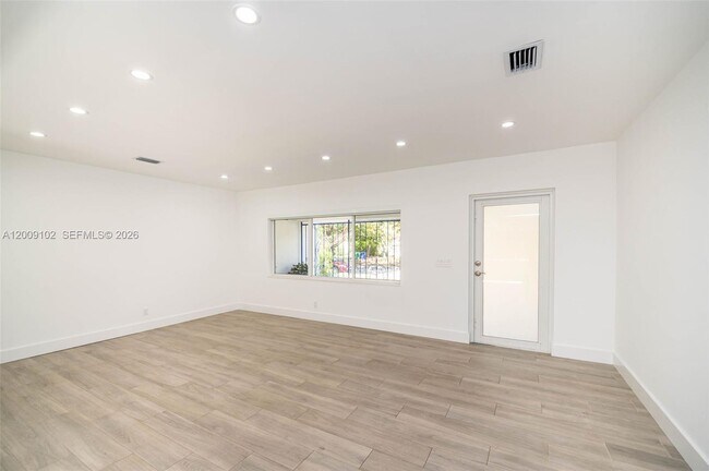 Photo - 330 SW 27th Rd