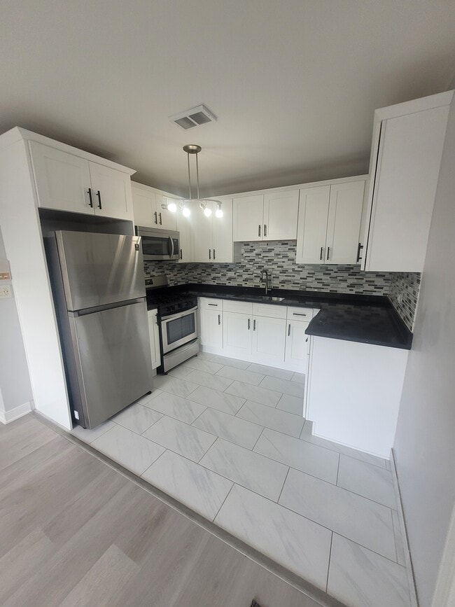 Building Photo - 3848 25th Ave Unit 5