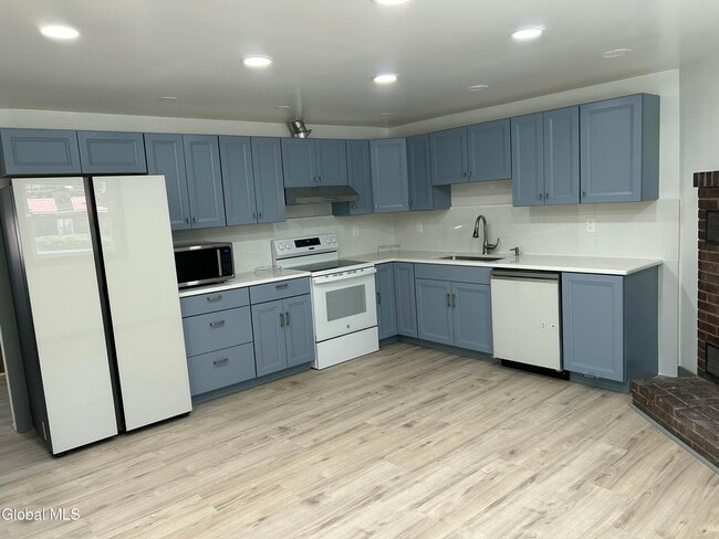 Photo - 4450 N Main St