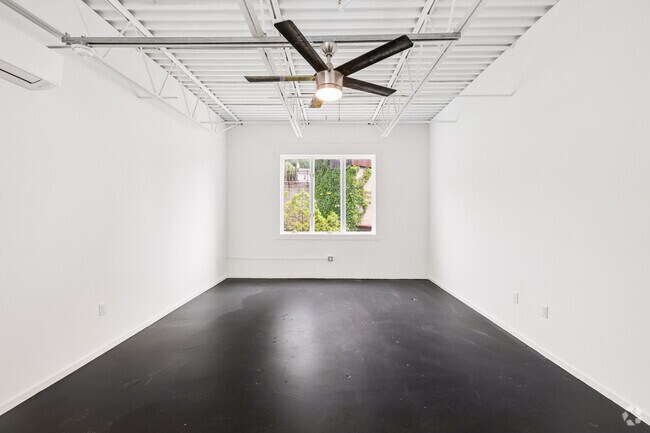 Studio - 700SF - Living Room