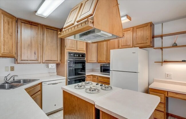 Photo - 3055 Victor St