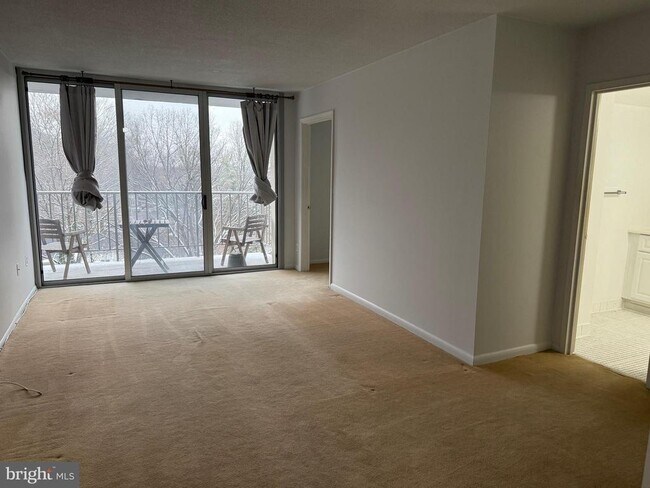 Photo - 2059 Huntington Ave Unidad 802