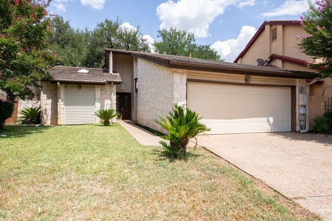 Building Photo - 10907 Legends Ln Rental