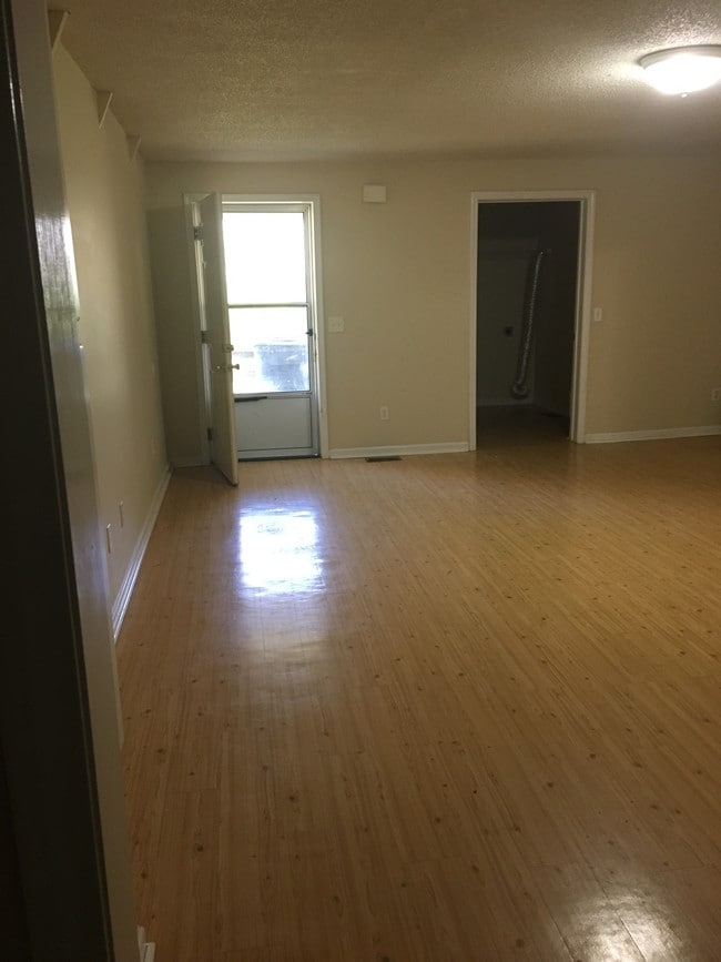 Sala de estar - 124 Sky Harbor Rd