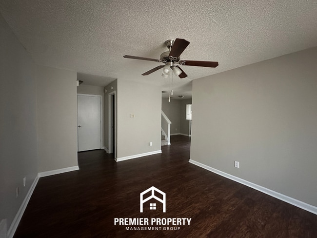 Photo - 2187 Curbertson Cove