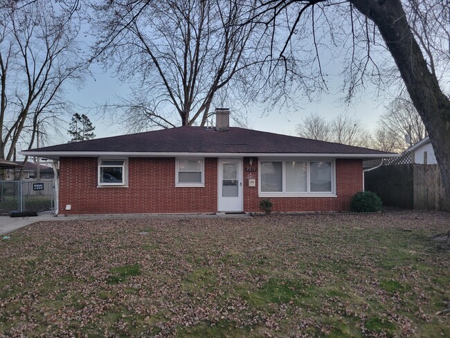 Building Photo - 2210 Capri Ave