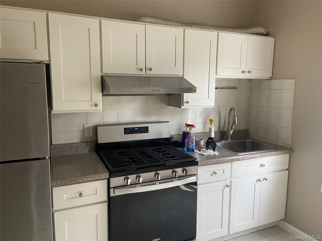 Building Photo - 85-43 85th St Unit 2