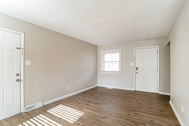 Photo - 1618 Longleaf Dr