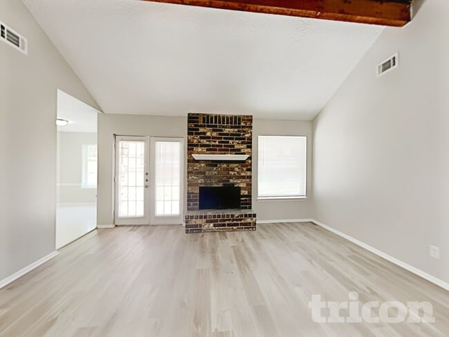 Photo - 1110 Poppets Way