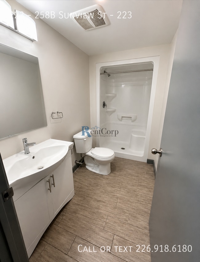 Photo - 258B-258B Sunview St