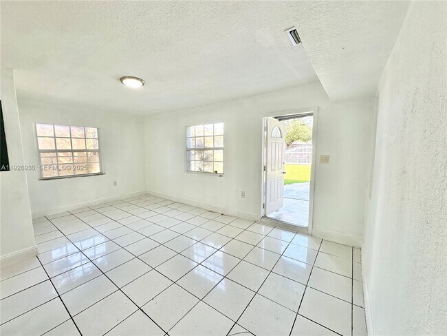 Photo - 1278 NW 44th St Unidad 1