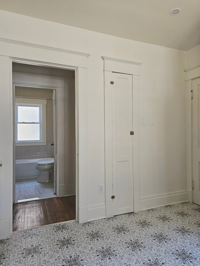 Photo - 148 Nassau Ave Unit Lower