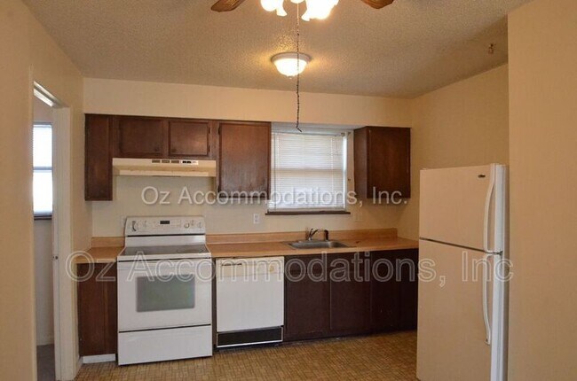Building Photo - 8201 Spring Valley Rd Rental