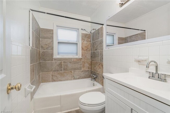 Photo - 2400 W Florida St