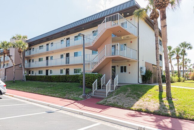 Photo - Ground Floor End Unit 2-Bed Condo with Lake Views | AVAIL NOW