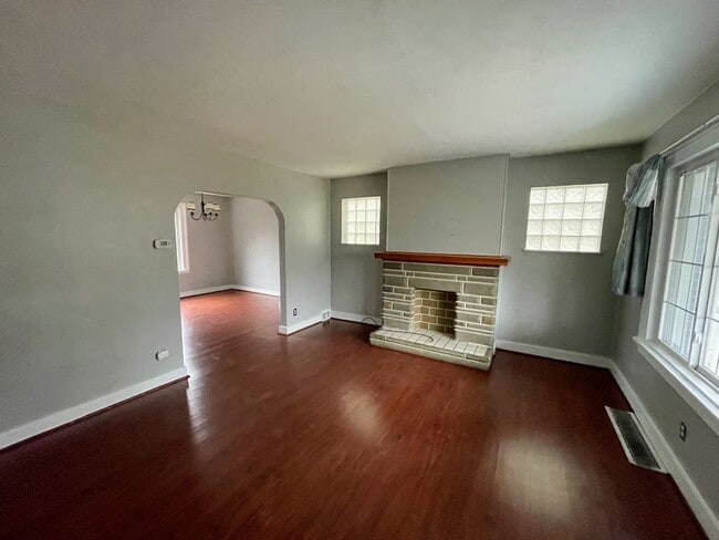 Building Photo - 3 bed 1 bath - Westview, great area, washe... Rental
