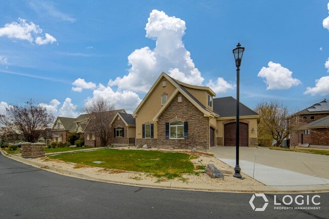 Photo - 1852 Centennial Blvd