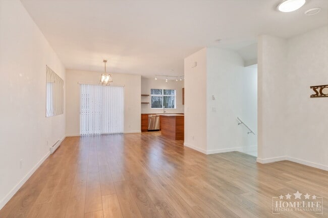 Photo - 3 Bed, 2.5 Bath Townhouse with Den for Rent in Surrey! Unit 503