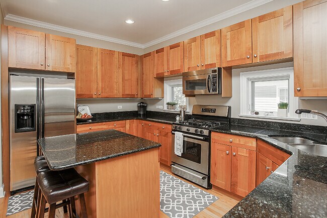 Photo - 3836 N Janssen Ave Unit 2