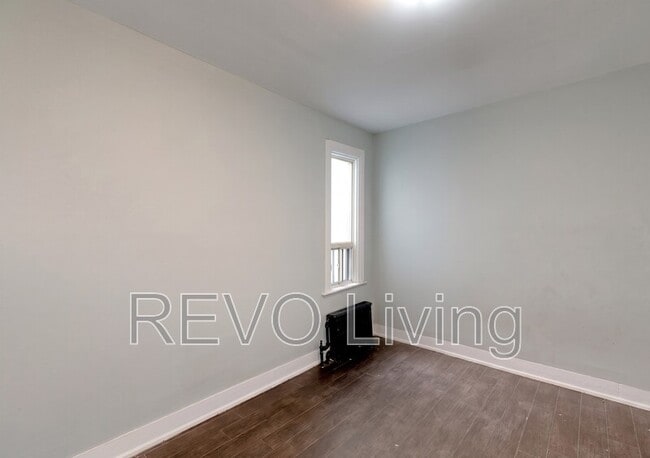 Photo - 477-477 King St E