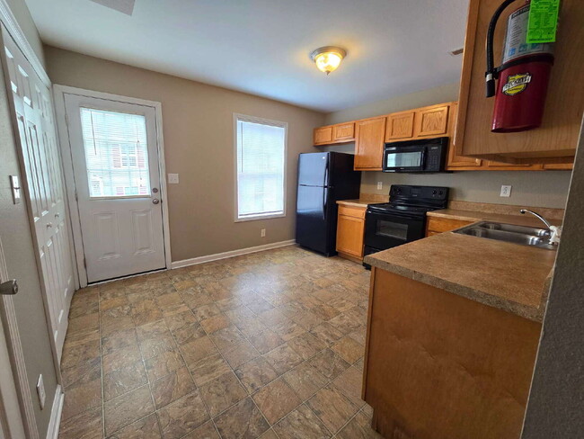 248-2B Executive Ave.