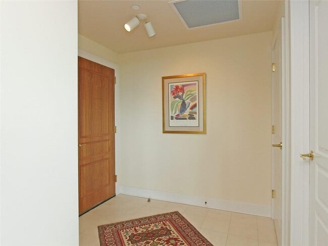 Photo - 700 Park Regency Pl NE