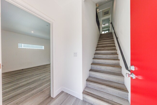 3015 Alsace Ave Unit #5