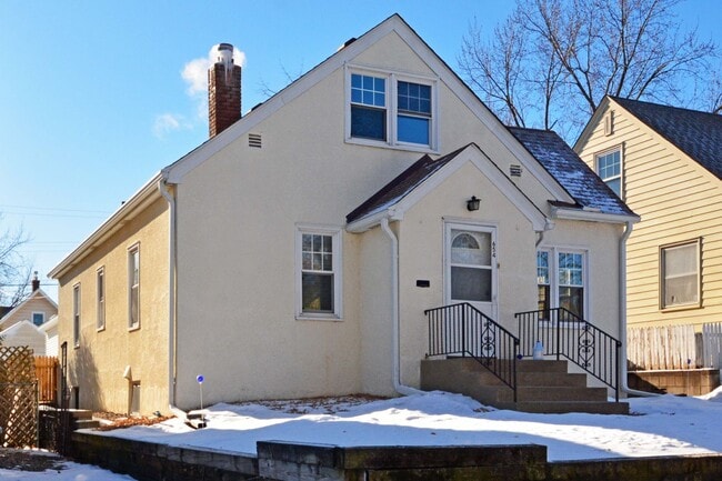 Building Photo - Beautiful 3-Bed, 1-Bath Home in St. Paul!