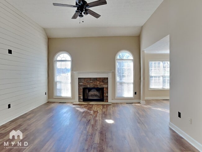 Photo - 328 John Gordon Pl