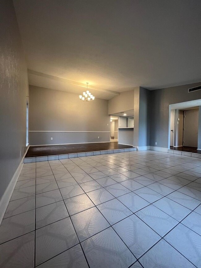 Photo - 8103 Edgebrook Forest Ct