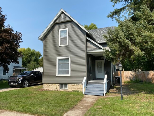 Building Photo - 711 Highland Ave