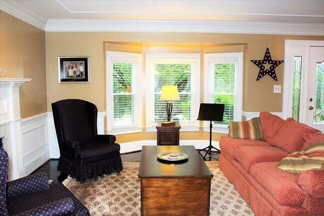 Photo - 701 Crown Point Ct